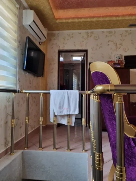 Tirane, jepet me qera ambjent biznesi Kati 0, 130 m² 1.300 € (Mine Peza)