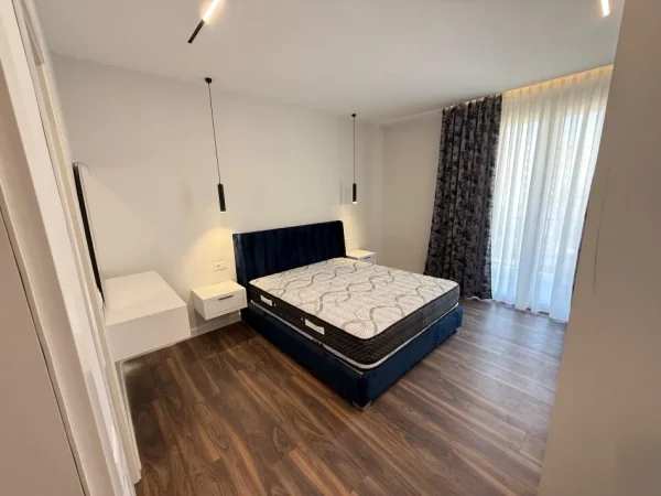 Tirane, jepet me qera apartament 2+1 Kati 4, 120 m² 1.000 € (Ish fusha e aviacionit)