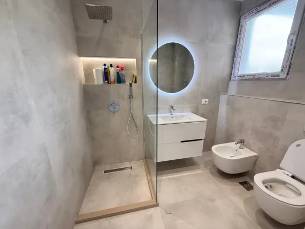 Tirane, jepet me qera apartament 2+1 Kati 4, 120 m² 1.000 € (Ish fusha e aviacionit)