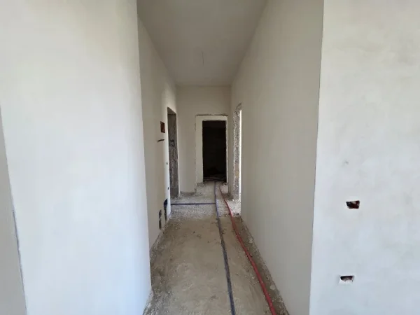 Tirane, shitet apartament 2+1+Ballkon Kati 2, 105 m² 160.000 € (Rruga Jordan Misja)