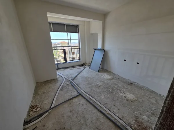 Tirane, shitet apartament 2+1+Ballkon Kati 2, 105 m² 160.000 € (Rruga Jordan Misja)