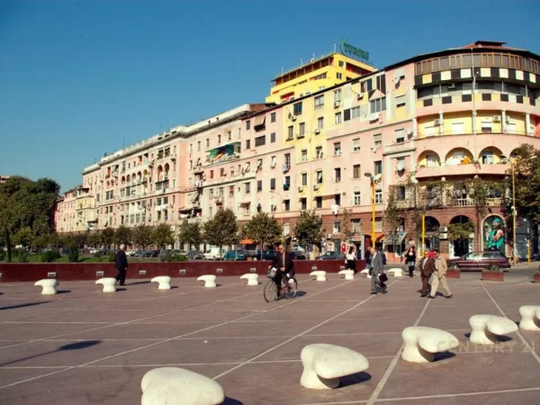 Tirane, shes apartament 2+1 , 104 m² (Shallvaret)