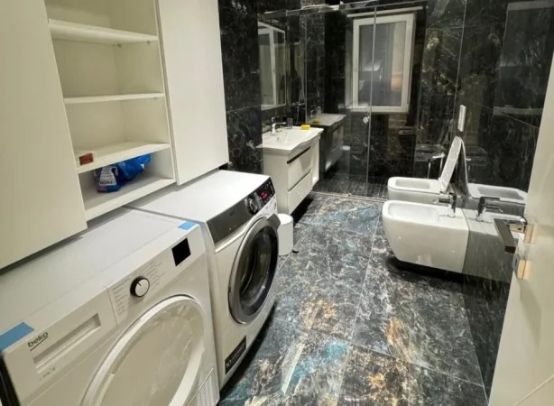 Tirane, jepet me qera apartament 2+1 Kati 2, 120 m² 1.200 € (Fillimi i rruges se dibres)