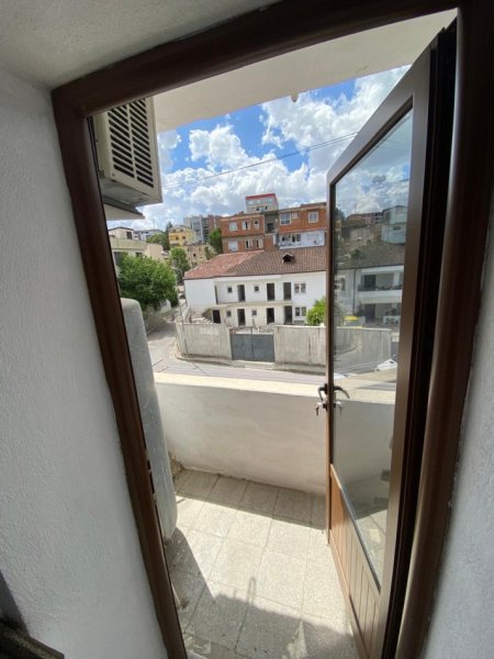 Tirane, jepet me qera apartament 1+1+Aneks+Ballkon Kati 3, 50 m² 390 € (Niko Avrami)
