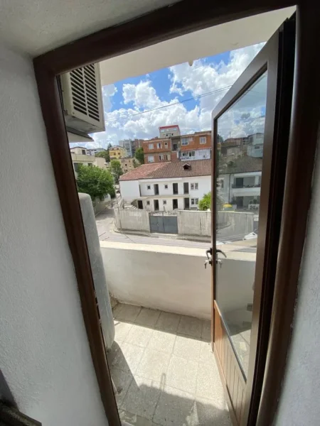 Tirane, jepet me qera apartament 1+1+Aneks+Ballkon Kati 3, 50 m² 390 € (Niko Avrami)