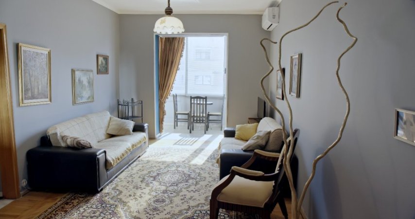 Tirane, jepet me qera apartament 3+1 Kati 4, 110 m² 650 € 