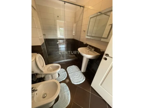 Tirane, jepet me qera apartament 2+1+Aneks+Ballkon Kati 2, 125 m² 900 € (Neom118846)