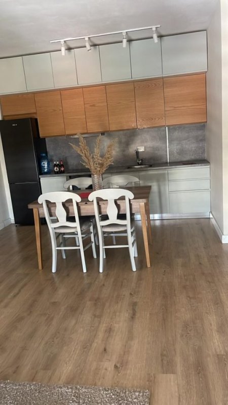 Tirane, jepet me qera apartament 1+1+Ballkon Kati 5, 90 m² 560 € (Rruga e Dibres)
