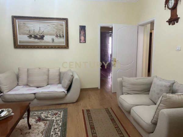 Tirane, jepet me qera apartament 2+1+Aneks+Ballkon Kati 2, 90 m² 700 € (Neom118890)