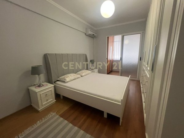 Tirane, jepet me qera apartament 2+1+Aneks+Ballkon Kati 2, 90 m² 700 € (Neom118890)
