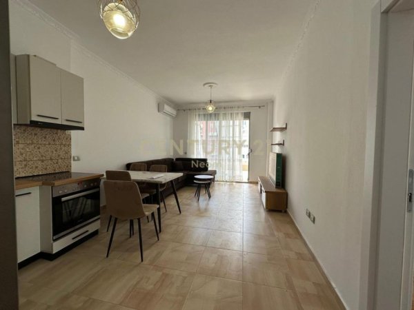 Tirane, jepet me qera apartament 3+1+Aneks+Ballkon Kati 3, 103 m² 700 € (Neom118922)