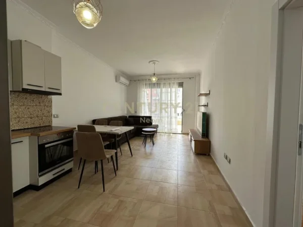 Tirane, jepet me qera apartament 3+1+Aneks+Ballkon Kati 3, 103 m² 700 € (Neom118922)