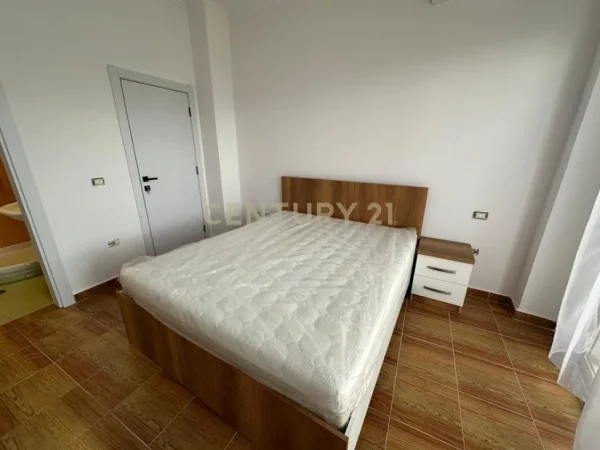 Tirane, jepet me qera apartament 3+1+Aneks+Ballkon Kati 3, 103 m² 700 € (Neom118922)