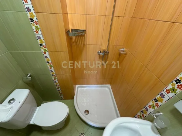 Tirane, jepet me qera apartament 3+1+Aneks+Ballkon Kati 3, 103 m² 700 € (Neom118922)