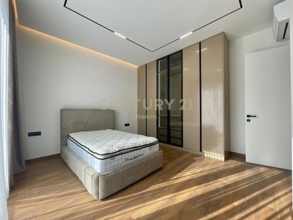 Tirane, jepet me qera Vile 4+1+Aneks+Ballkon Kati 0, 425 m² 4.000 € (Neom119088)