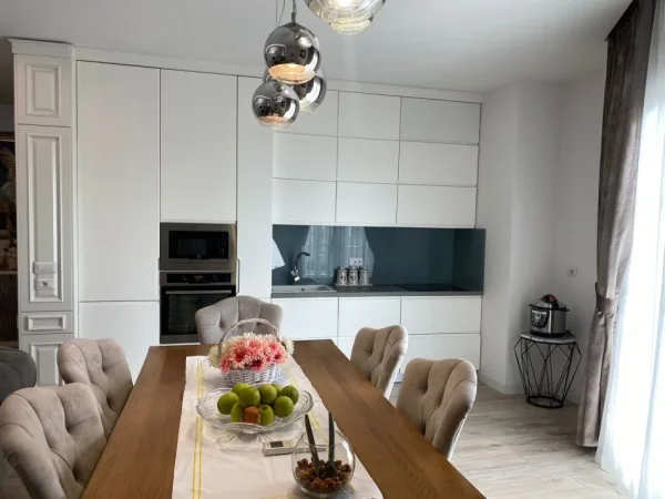 SHITET APARTAMENT  3+1+2  FRESK        200.000 €