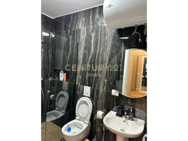 Tirane, shes apartament 1+1 Kati 8, 76 m² 180.000 € (rruga asim vokshi)