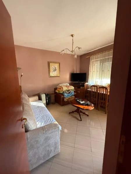 Tirane, shitet apartament 1+1 Kati 3, 