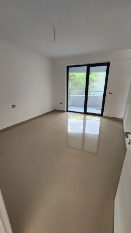 Currila, shitet apartament 2+1+Ballkon Kati 3, 138 m² 285.000 € (Durres)