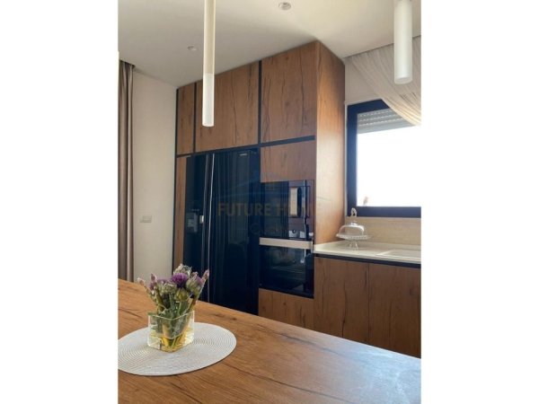 Durres, shitet apartament 3+1+Aneks+Ballkon Kati 6, 189 m² 300.000 € (Golem)