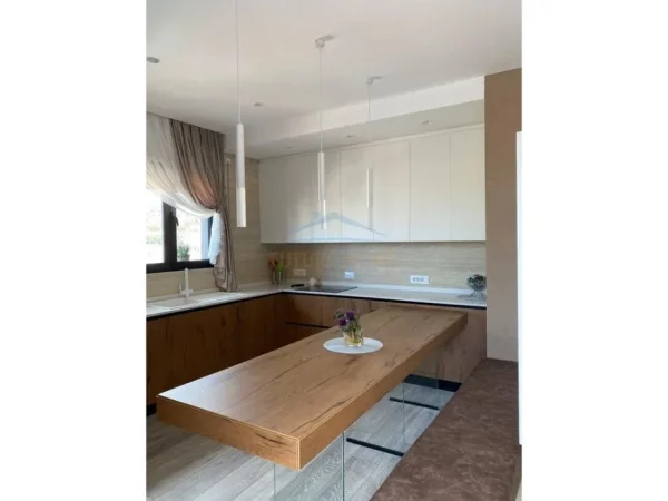 Durres, shitet apartament 3+1+Aneks+Ballkon Kati 6, 189 m² 300.000 € (Golem)