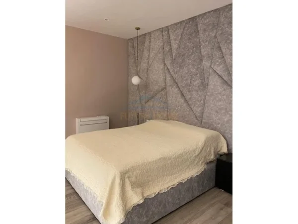 Durres, shitet apartament 3+1+Aneks+Ballkon Kati 6, 189 m² 300.000 € (Golem)