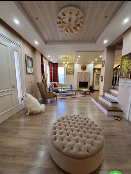 Tirane, jepet me qera apartament 2 Katshe , 600 m² 5.000 € 