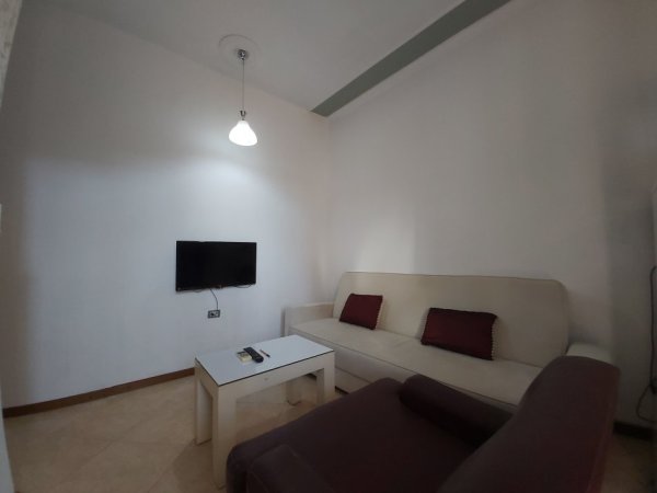 Tirane, jepet me qera apartament 2+1+Ballkon Kati 2, 65 m² 450 € (Qemal Stafa)