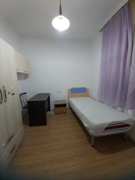 Tirane, jepet me qera apartament 2+1+Ballkon Kati 2, 65 m² 450 € (Qemal Stafa)