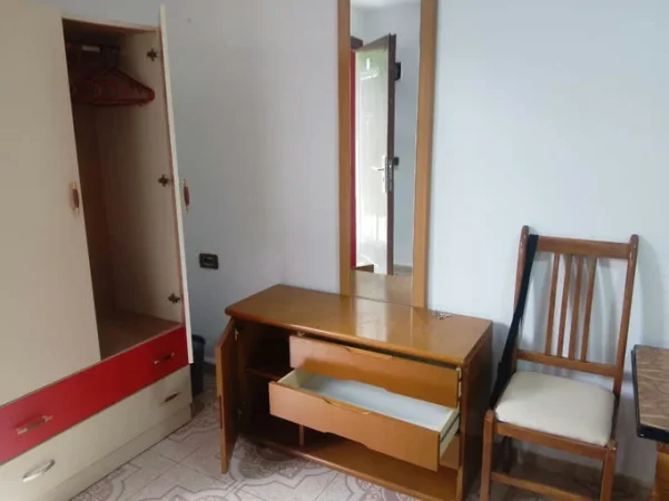 Tirane, jepet me qera apartament 1+1 Kati 1, 44 m² 260 € (Rruga "Xhanfize Keko")