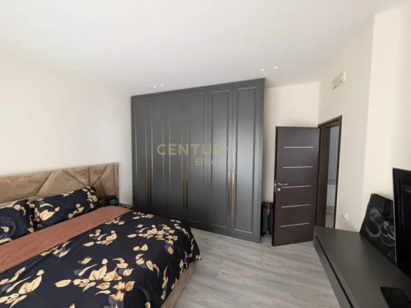 Tirane, shes Vile 5+1 Kati 2, 3.925 m² 1.700.000 € (ibe)