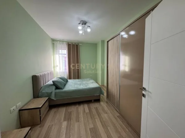 Tirane, jepet me qera apartament 1+1 Kati 3, 67 m² 700 € (PRANE TOPTANIT)