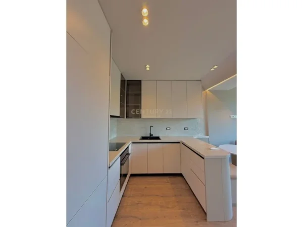 Tirane, jepet me qera apartament 1+1 Kati 7, 70 m² 1.000 € (Myslym Shyrit)