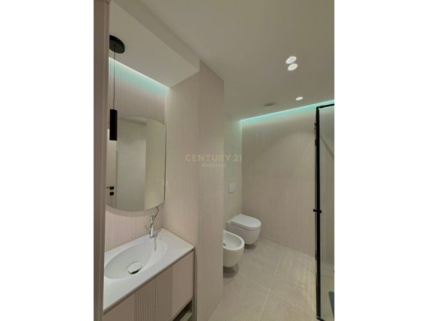 Tirane, jepet me qera apartament 1+1 Kati 7, 70 m² 1.000 € (Myslym Shyrit)