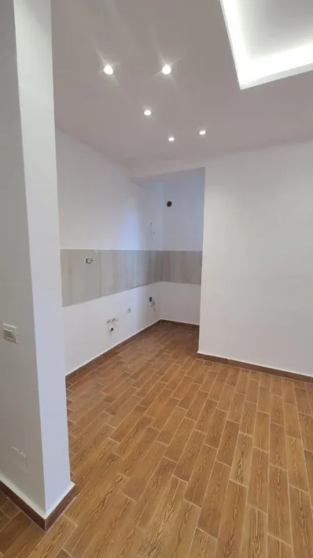 Vlore, shitet apartament 2+1+Ballkon Kati 2, 175.000€