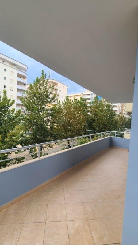Vlore, shitet apartament 2+1+Ballkon Kati 2, 175.000€