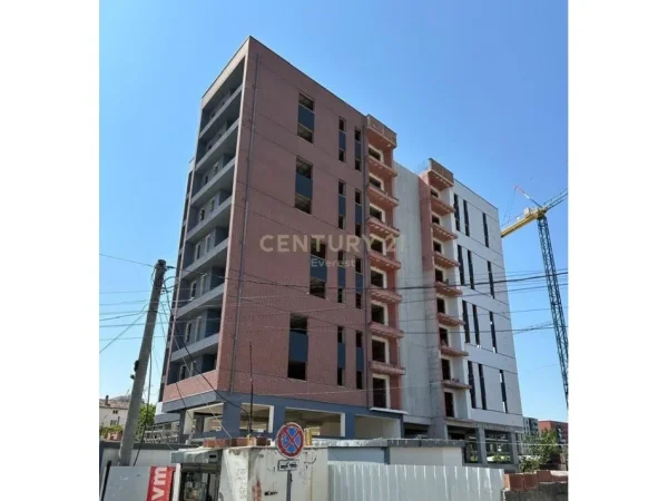 Tirane, shes apartament 1+1 Kati 1, 62 m² 89.000 € (Ish fusha e aviacionit)