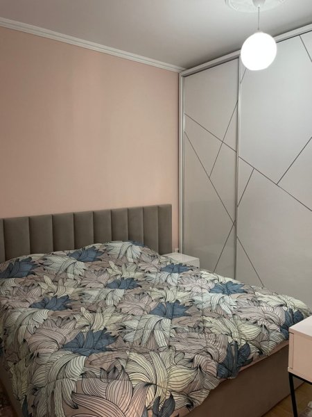 jepet me qera , 650 €