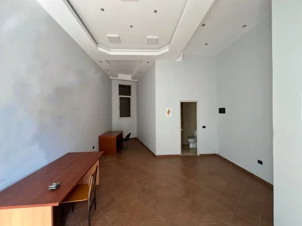 Tirane, Zyre/Ambient biznesi me qera. Kati 0, 35 m² 40.000 Leke (Rruga Mahmut Fortuzi, prane Rr. Barrikada)