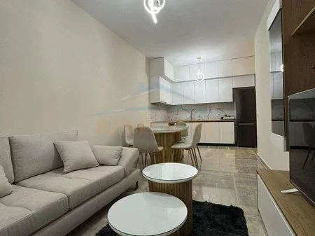 Tirane, jepet me qera apartament 2+1 Kati 5, 92 m² 600 € 