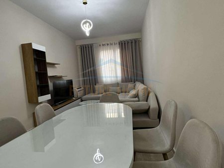 Tirane, jepet me qera apartament 2+1 Kati 5, 92 m² 600 € 