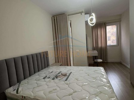Tirane, jepet me qera apartament 2+1 Kati 5, 92 m² 600 € 