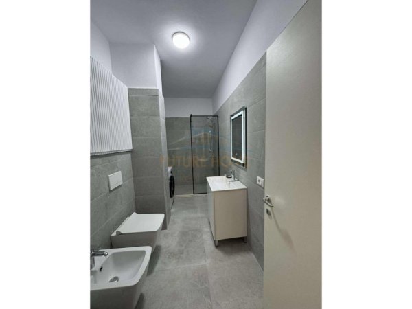 Tirane, jepet me qera apartament 2+1 Kati 5, 92 m² 600 € 