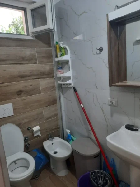 Tirane, jepet me qera apartament 2+1 Kati 1, 95 m² 550 € 