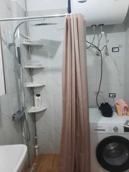 Tirane, jepet me qera apartament 2+1 Kati 1, 95 m² 550 € 
