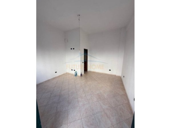 Durres, shitet ambjent biznesi Kati 0, 21 m² 30.000 € (Prane Shkolles &quot;Leonik Tomeo&quot;, Durres)