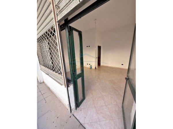 Durres, shitet ambjent biznesi Kati 0, 21 m² 30.000 € (Prane Shkolles &quot;Leonik Tomeo&quot;, Durres)
