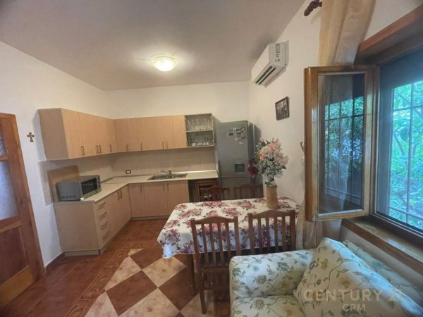 Tirane, jepet me qera apartament 1+1 Kati 1, 95 m² 400 € (Rr. Mihal Grameno)