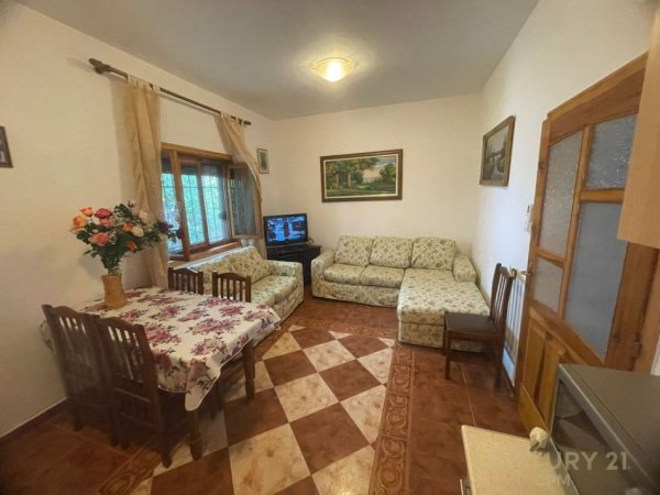 Tirane, jepet me qera apartament 1+1 Kati 1, 95 m² 400 € (Rr. Mihal Grameno)