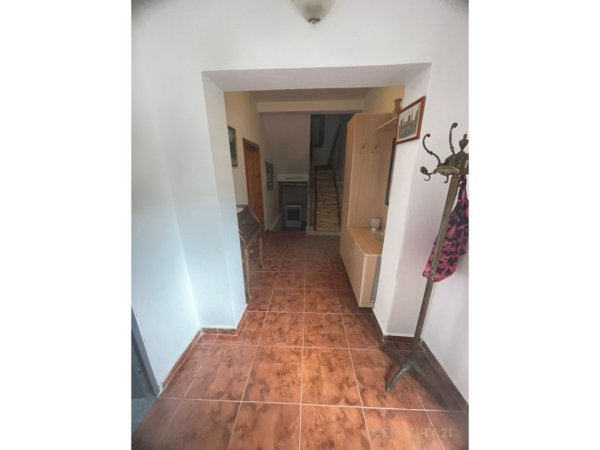 Tirane, jepet me qera apartament 1+1 Kati 1, 95 m² 400 € (Rr. Mihal Grameno)